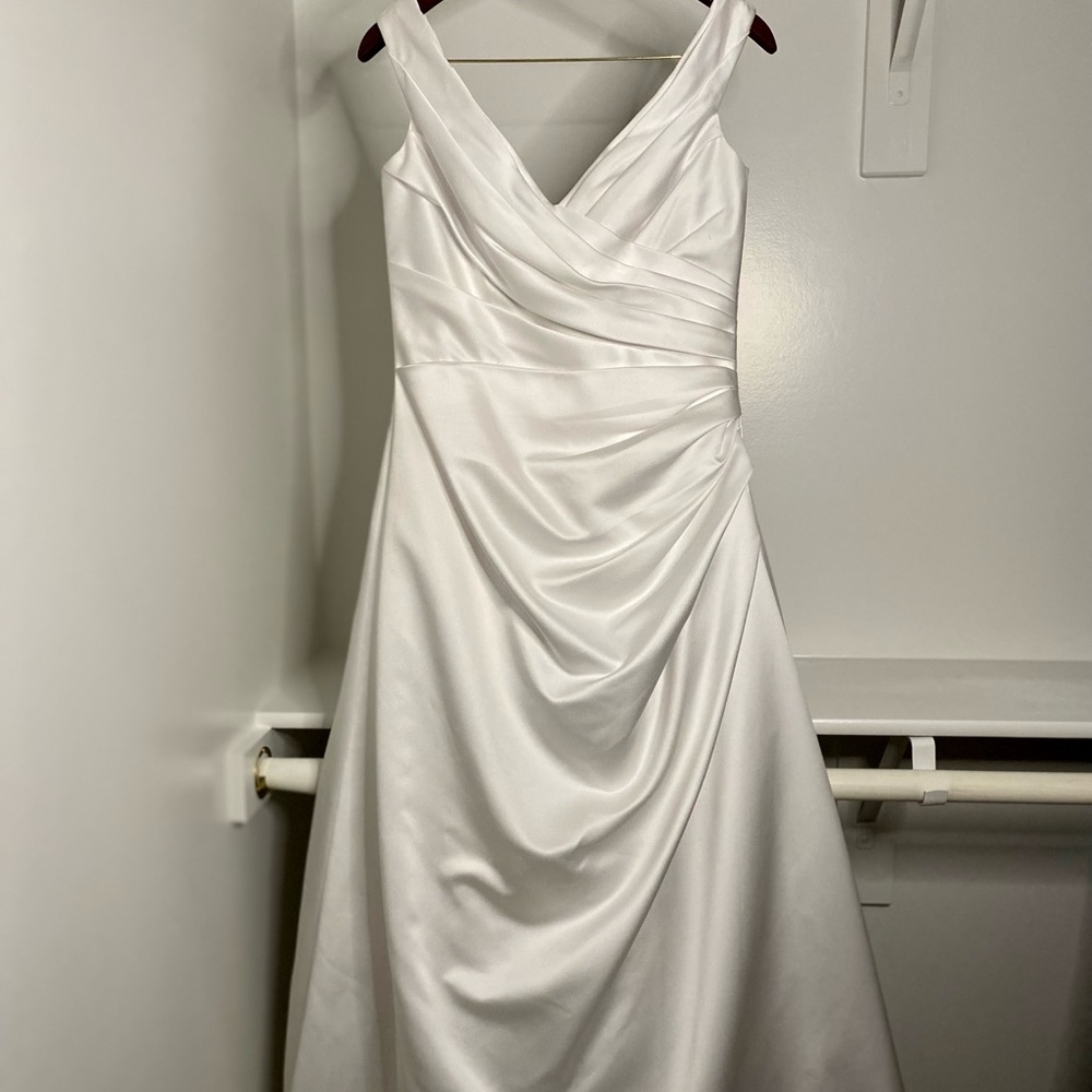 David’s Bridal Lace-up back wedding dress- size 8